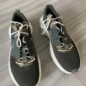 Nike Men's Athletic Shoes in Dark Green and White